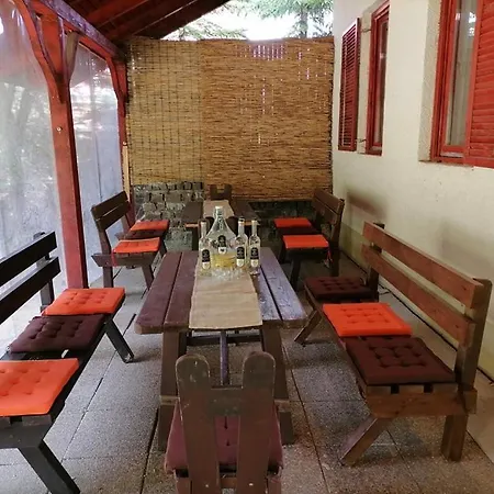 Paradohuta Apartman Hébergement de vacances *
